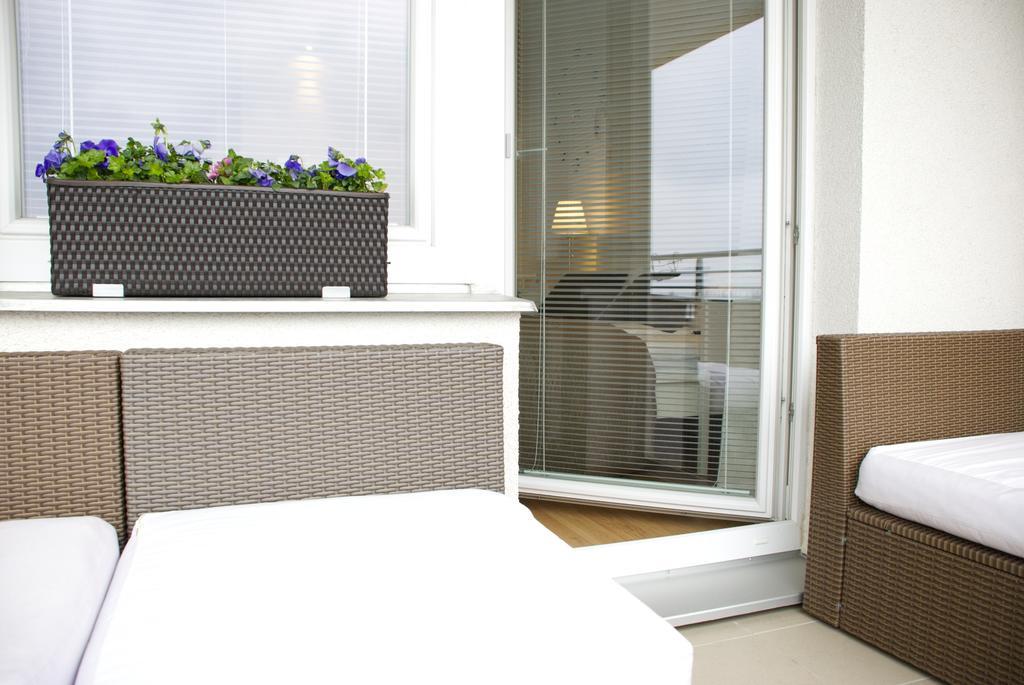 A Nice Place To Stay Apartments Prag Exteriör bild